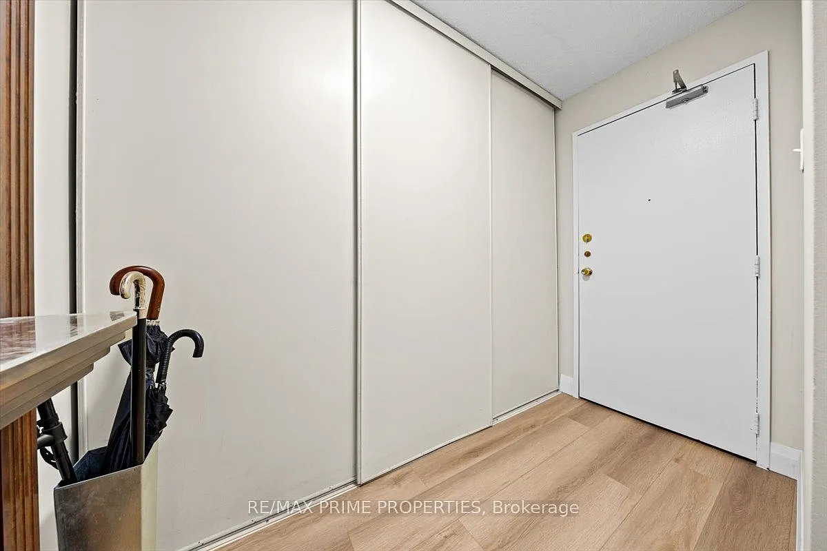 158 McArthur Ave — Photo 2