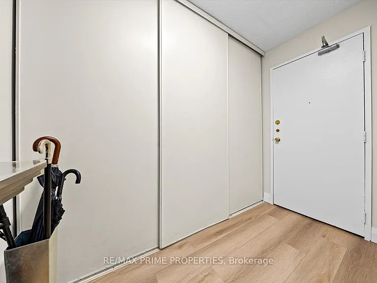 158 McArthur Ave #209 — Photo 2