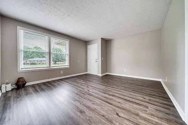 2 bed, 850 sqft, $1,600 — Photo 3