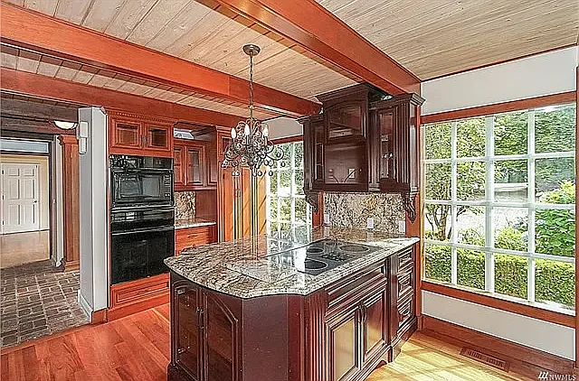 5 bed, 3763 sqft, $6,900 — Photo 4