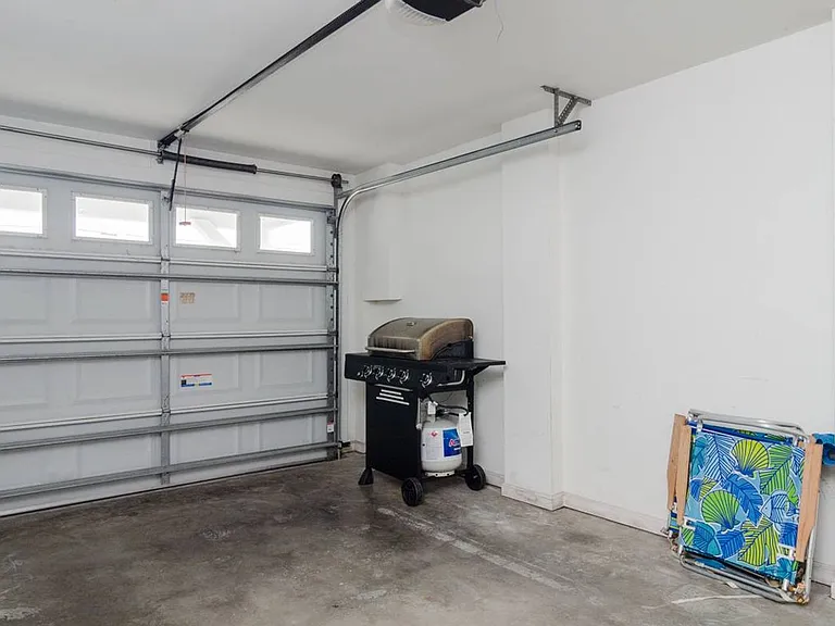 226 3rd Ave #B — Photo 30