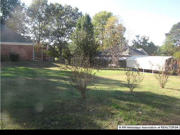 4th image of 8803 Thunderbird Dr E