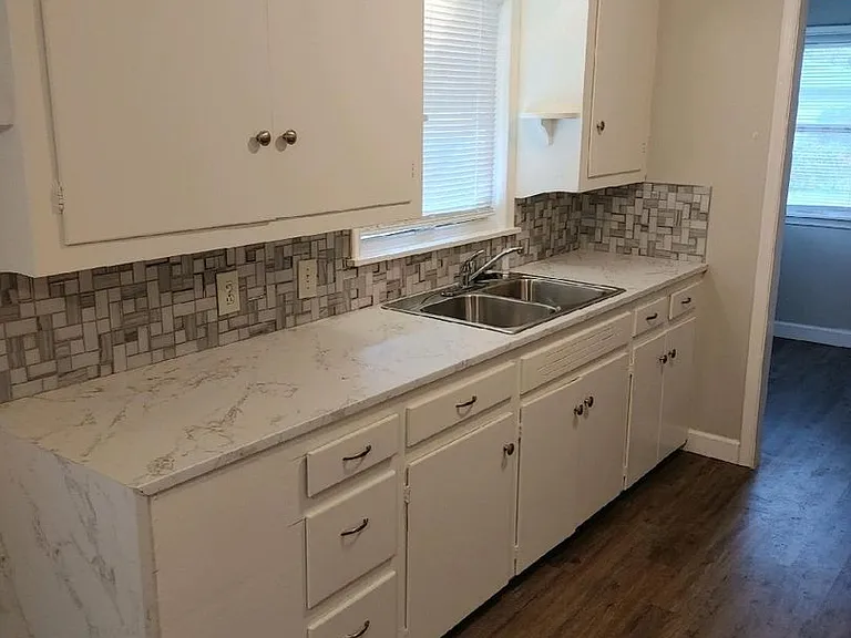 5250 S Saint Louis Ave — Photo 2