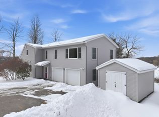 99 Pond Rd, Hinesburg, VT 05461