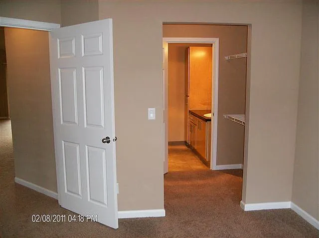 Gateway Village Apartments — Photo 34