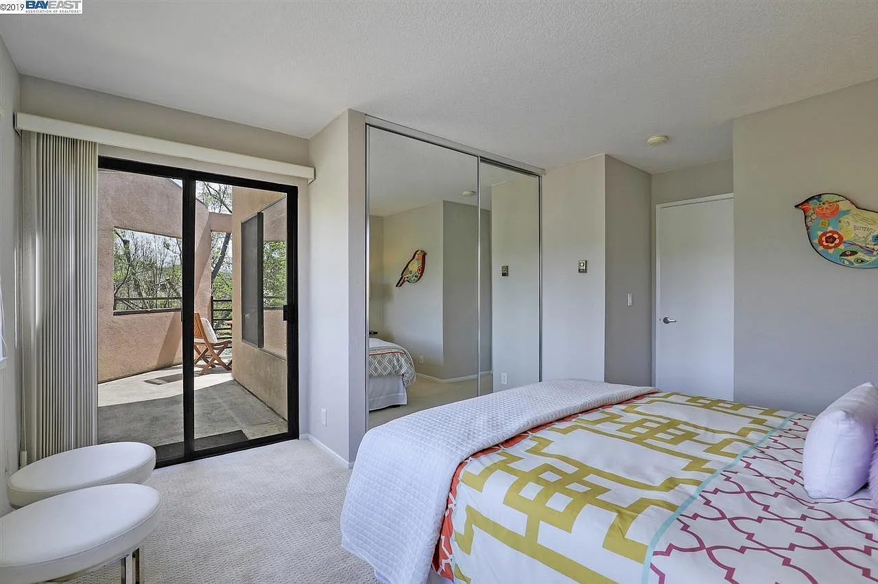 2 bed, 1053 sqft, $3,300 — Photo 3