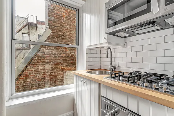 Rented by Avi Nash Associates | media 6