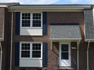 78 Charles Parish Dr, Poquoson, VA 23662