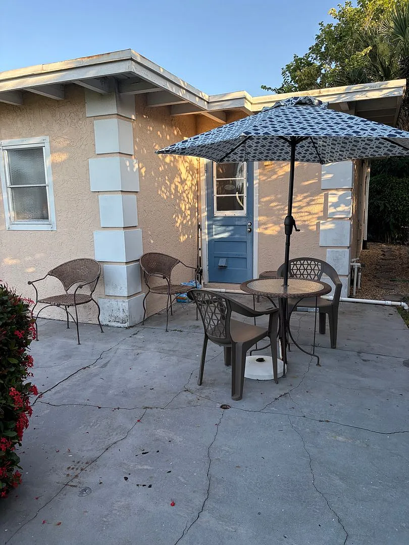 Eileen House — Photo 1