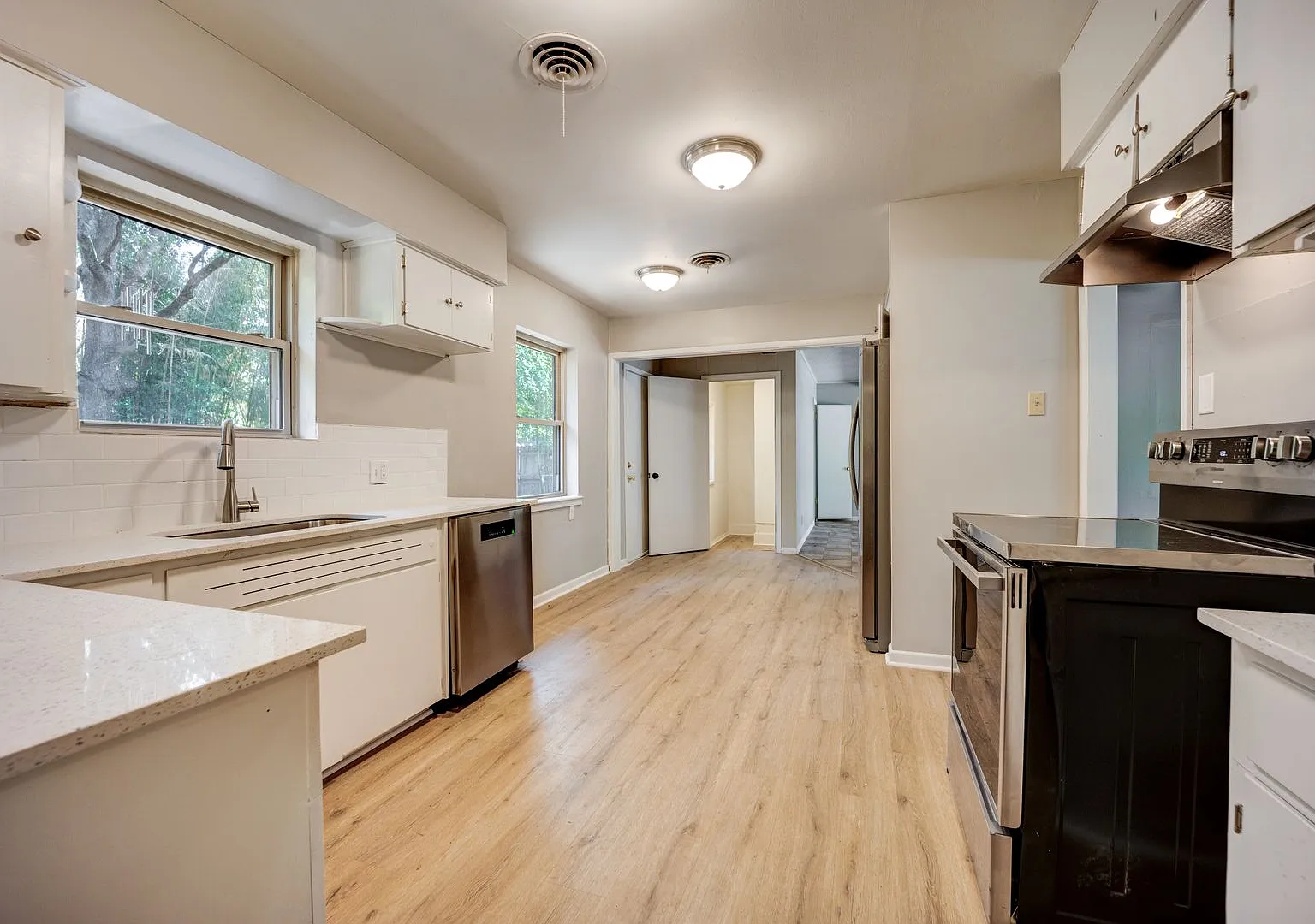 Move-In Special: 1st Month Free Freshly Updated 3 Bedroom House — Photo 3