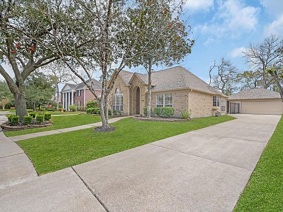 2nd image of 4406 Island Hills Dr