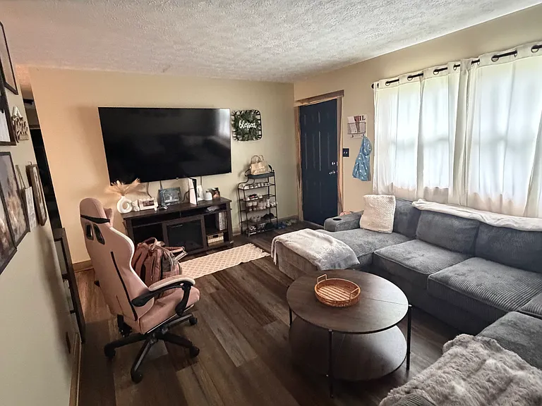 410 W Douglas St — Photo 18