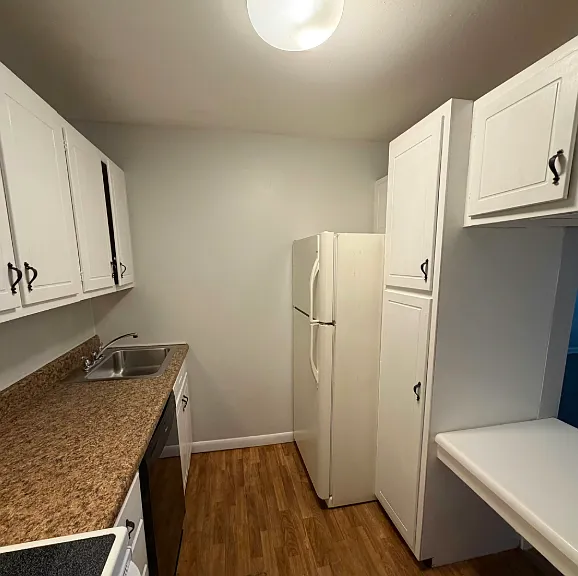 575 N Main St. #302 Fall River, MA 2 Bedroom, 1 Bathroom Heat Included! — Photo 4