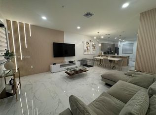 6450 NW 102nd Path Unit 102, Doral, FL 33178