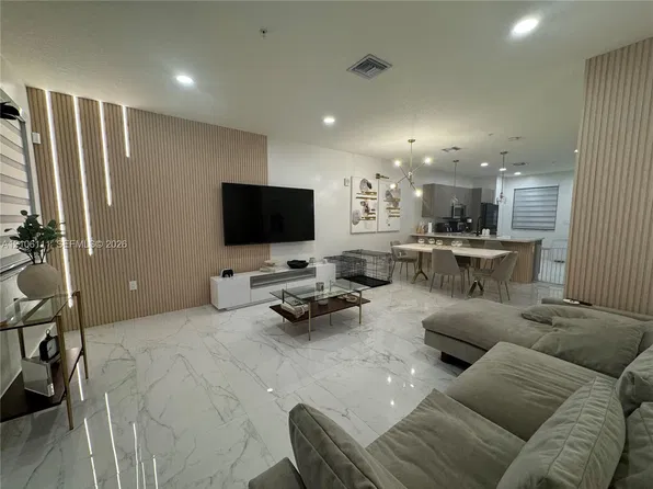 6450 NW 102nd Path Unit 102, Doral, FL 33178