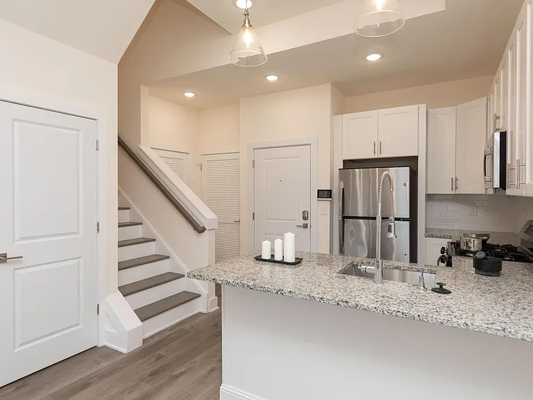 962 N 8th St #8 — Photo 5