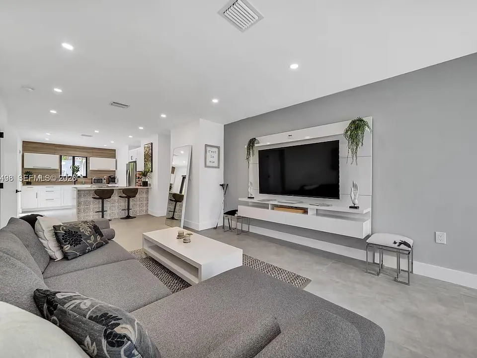 315 NW 40th St