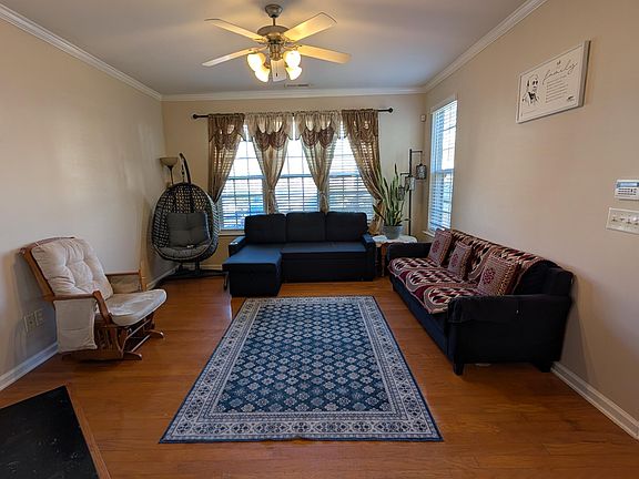 3rd image of 7869 Spungold St