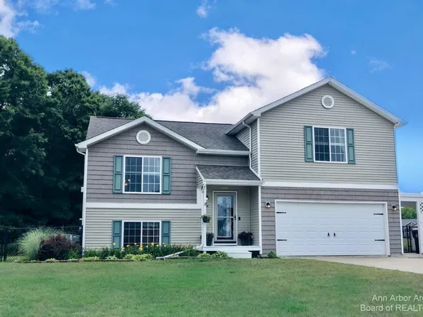764 Cattail Ln, Pinckney, MI 48169