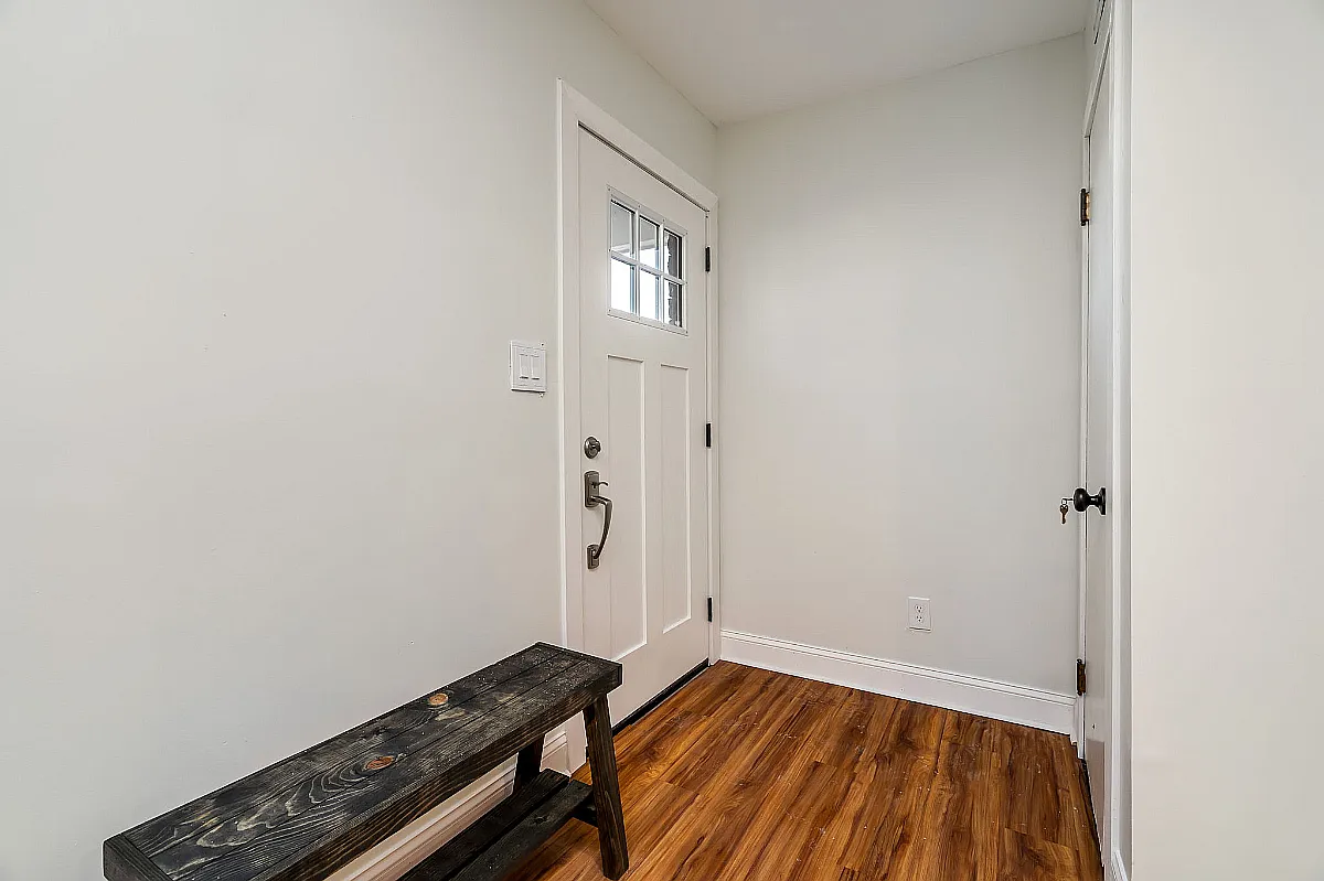 2 bed, 1000 sqft, $2,200 — Photo 1