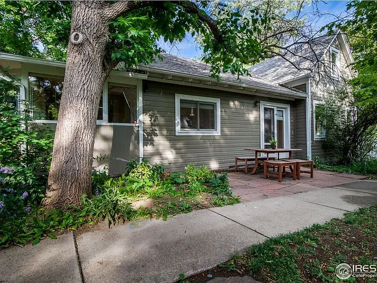 2323 Mapleton Ave — Photo 5