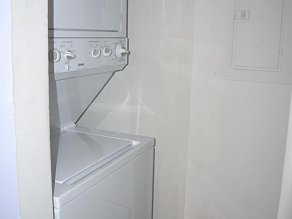 4th image of 10012 Vanderbilt Cir #910