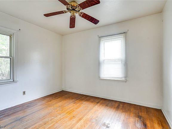 5th image of 1158 Hartford Ave