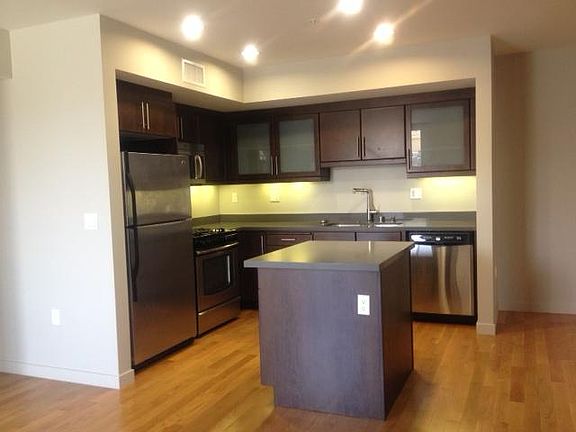 4th image of 1842 Purdue Ave APT 302
