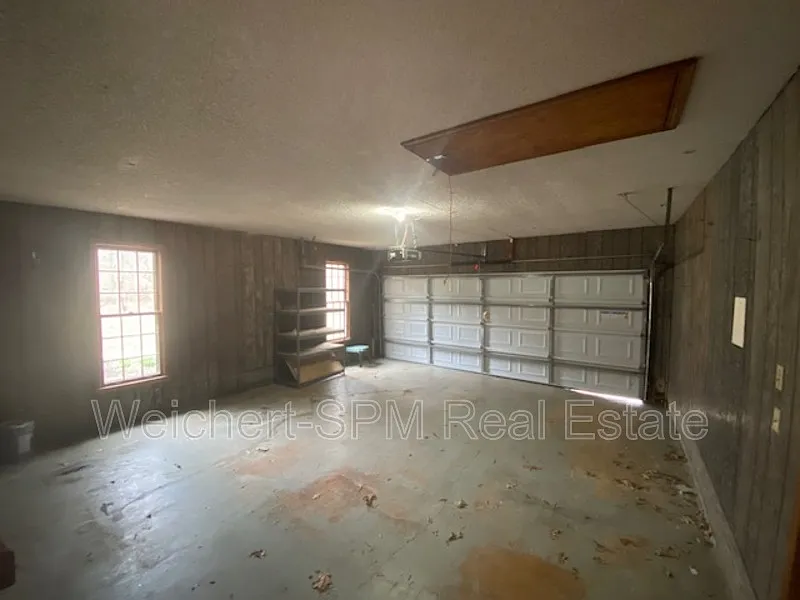4 bed, 2.0 bath, 3000 sqft, $2,500 — Photo 3