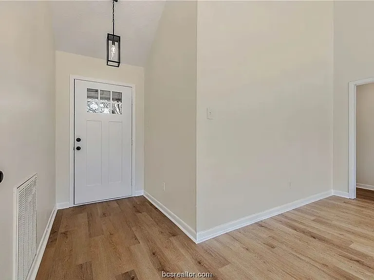 1218 Haley Pl — Photo 2