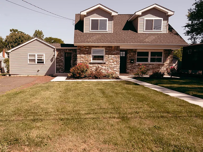 42 Grandview Dr — Photo 1