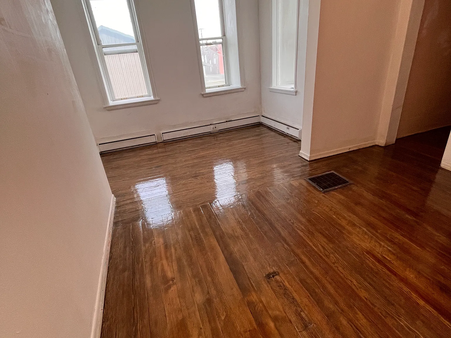 6 bed, 2.5 bath, 2122 sqft, $575 — Photo 3