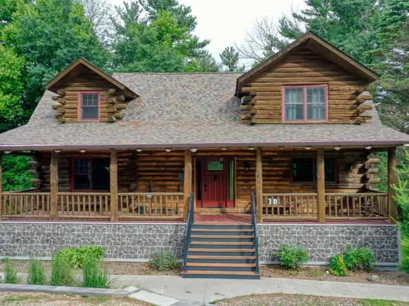 871 207th St, Dresser, WI 54009