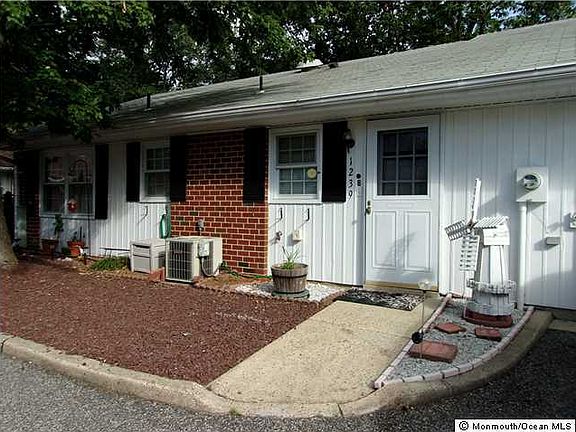 3rd image of 1239 Hamilton Court #B