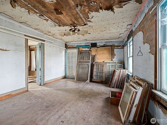 4th image of 1587 Krause Road