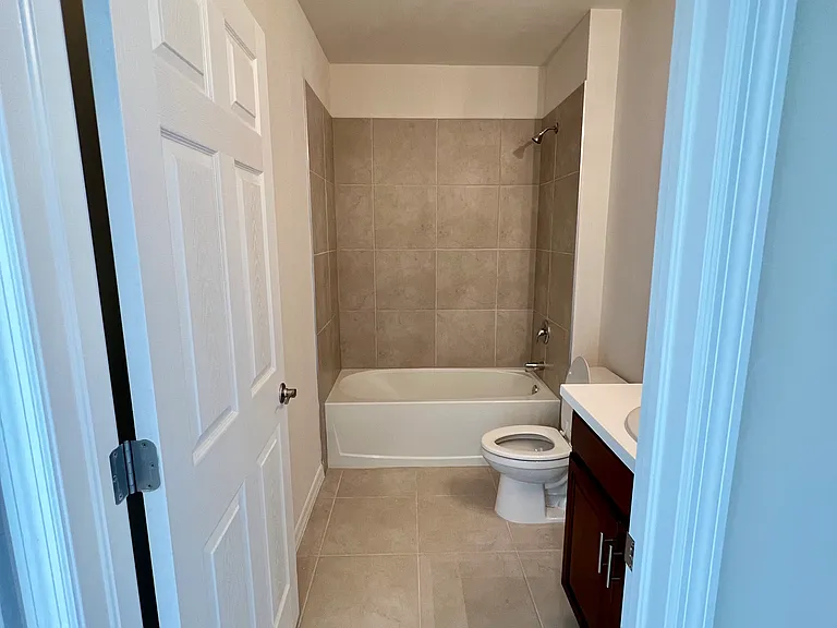 2518 NE 6th Pl — Photo 33