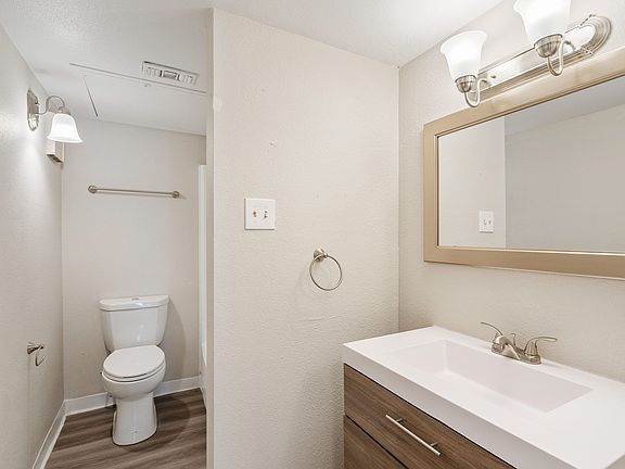 5th image of 807 The Heights Dr #205B