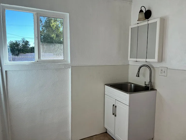 204-206 N Sunshine Blvd #5 — Photo 7
