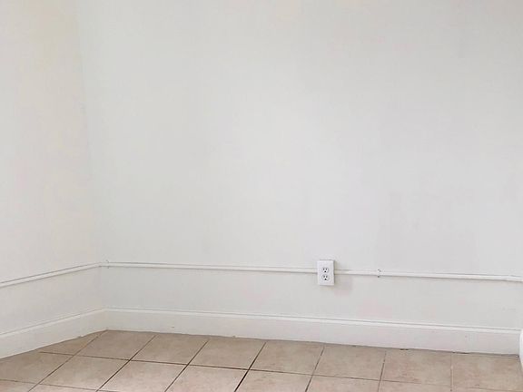 4th image of 62 Sip Ave #418