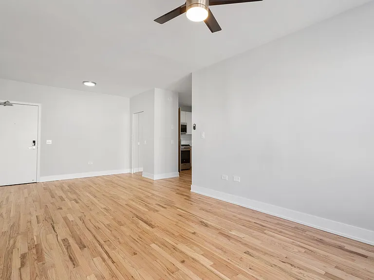 1625 W Howard St — Photo 12