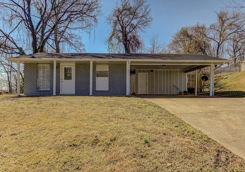 1st image of 105 Grey Oaks Dr