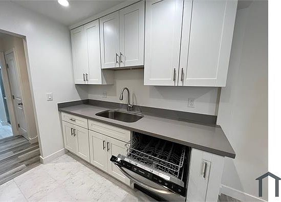 3rd image of 5900 Laird Ave APT B