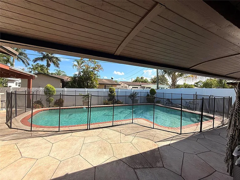 11450 NW 30th Pl — Photo 3