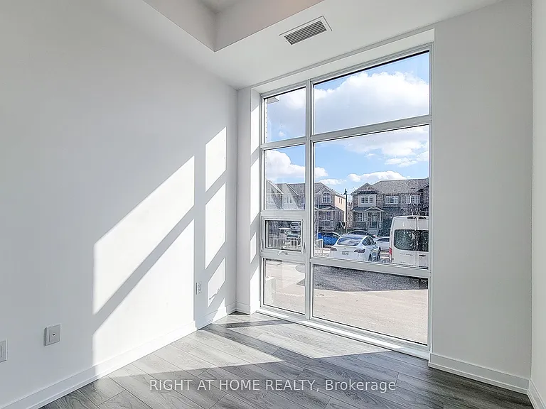 470 Dundas St E #112 — Photo 8