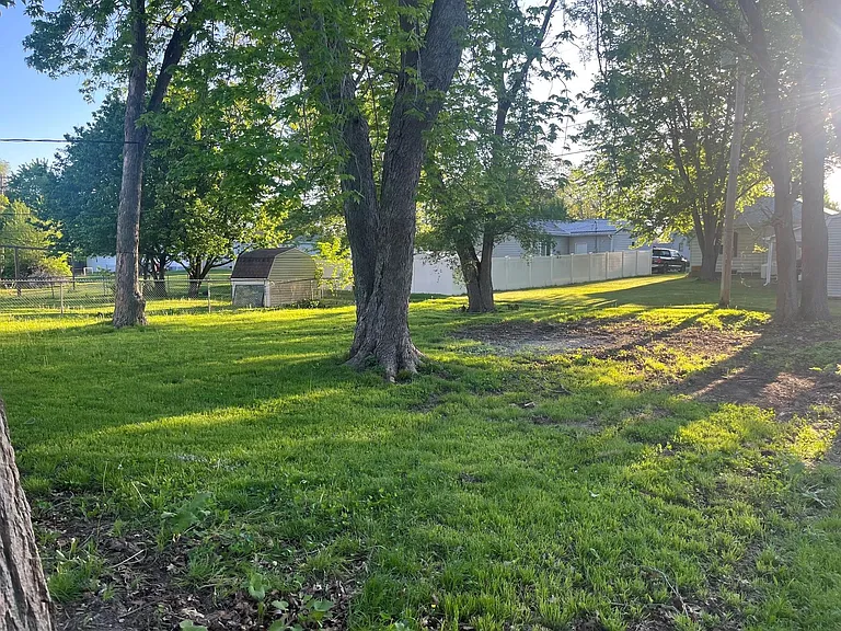 208 Logan St — Photo 15