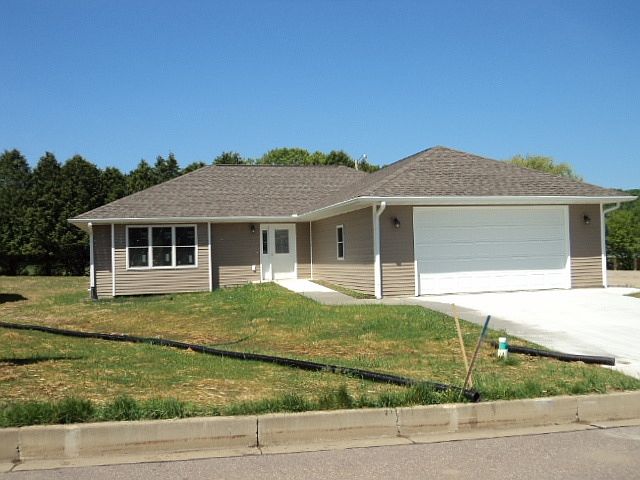 1st image of 360 Cairns Ave