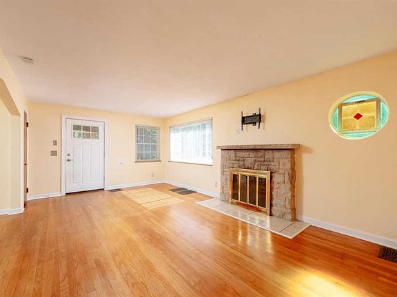 4th image of 5260 Leona Dr