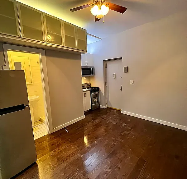 1270 Ocean Ave #4J — Photo 2