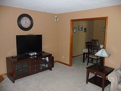 4th image of 904 E Gregory Ave