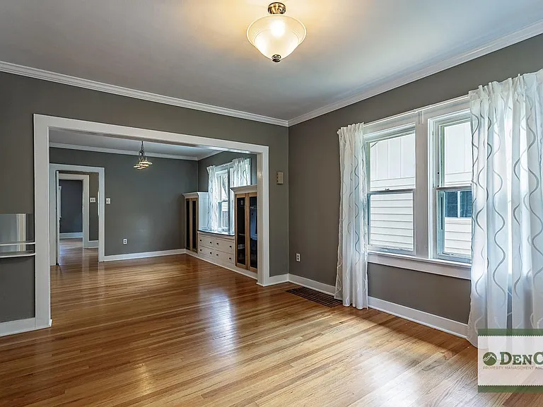 1402 S York St — Photo 4